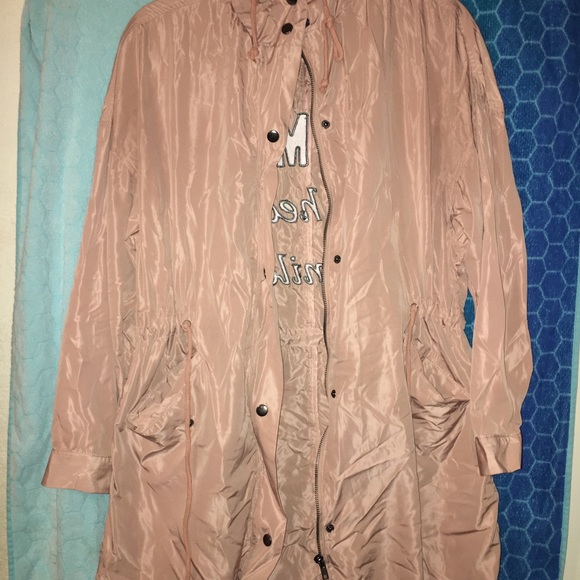 Blush pink windbreaker - Picture 1 of 3